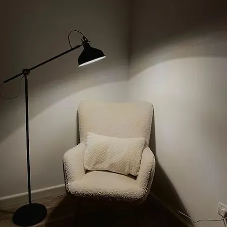 Apartment Glow - Downtown Charm *